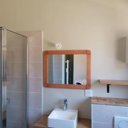 Hébergement de vacances Dans Village Au Calme *