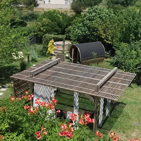 Dans Village Au Calme Hébergement de vacances Crespian